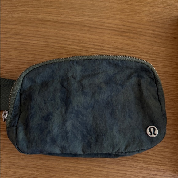 Lululemon Rare Green Belt Bag - Picture 2 of 2